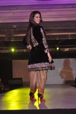 Model walk the ramp at Umeed-Ek Koshish charitable fashion show in Leela hotel on 9th Nov 2012.1 (10).JPG